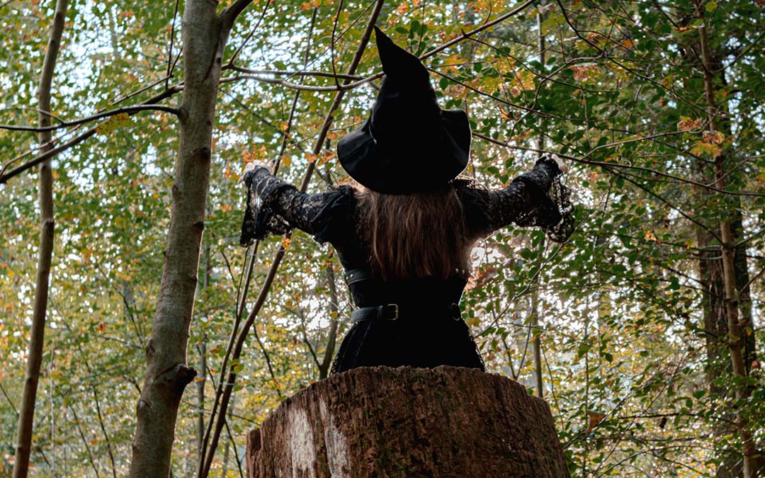 Old Jarge Weaver pays a visit to Granny Weatherwax